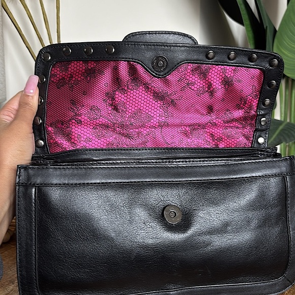 🔒❤️VTG NWOT BETSEY JOHNSON Leather Heart Lock Clutch❤️🔒 - Picture 13 of 15